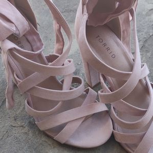 Torrid Strappy Lace Up Bow Sandals Heels - 8